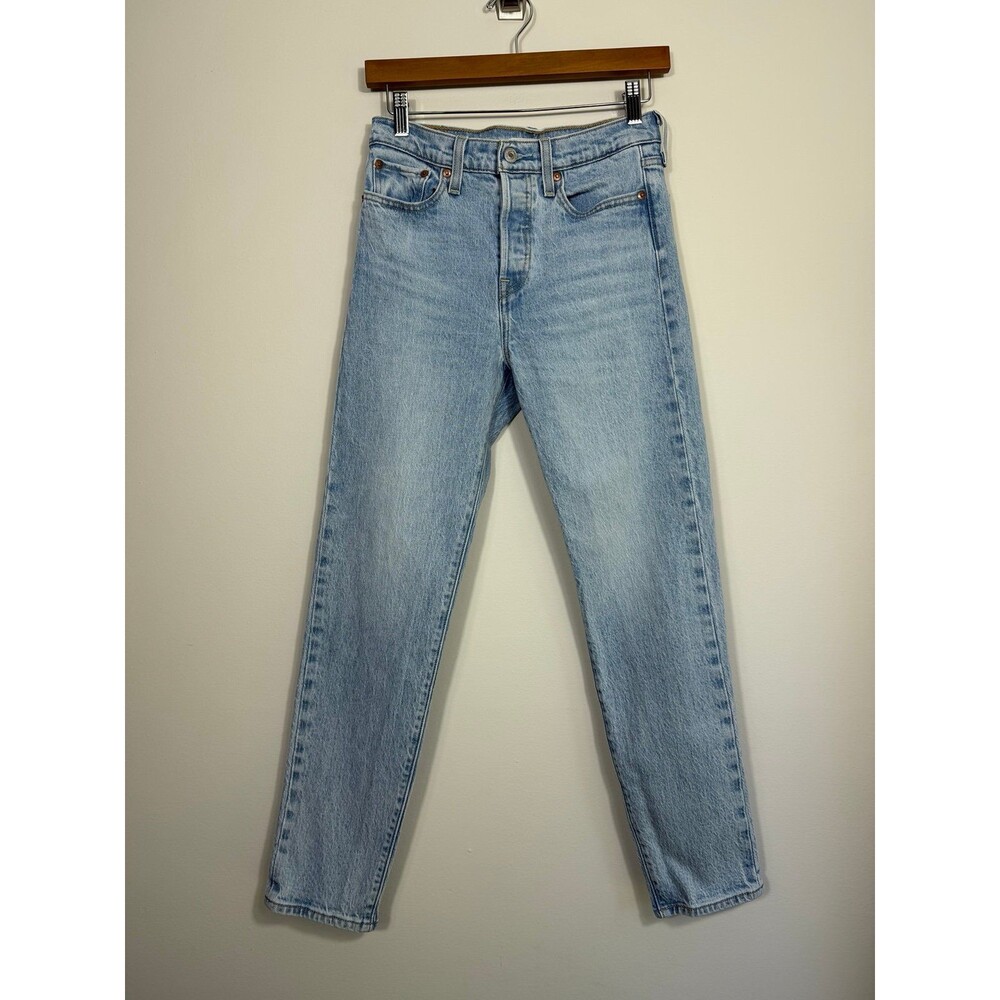 Levi’s Premium Wedgie Straight Jeans Light Wash High Rise Size 26